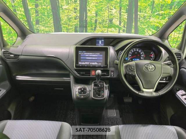 Toyota VOXY 2015-09 331189-1