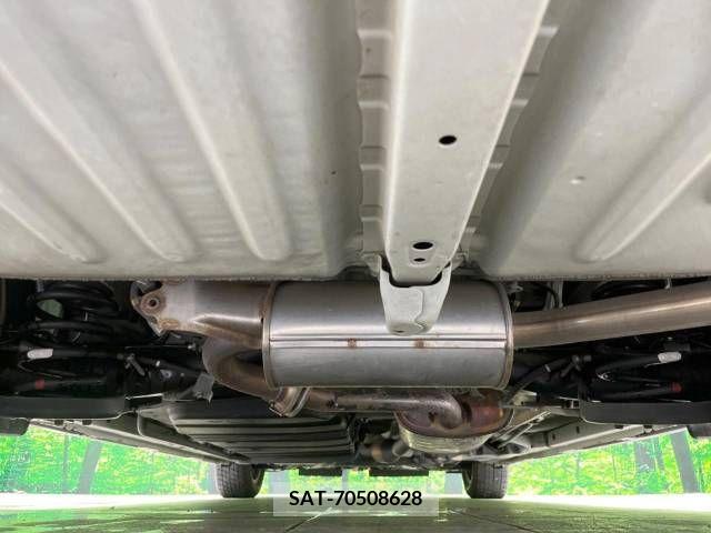 Toyota VOXY 2015-09 331189-19