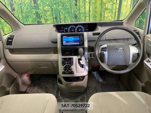 Toyota NOAH 2011-07 327497-1