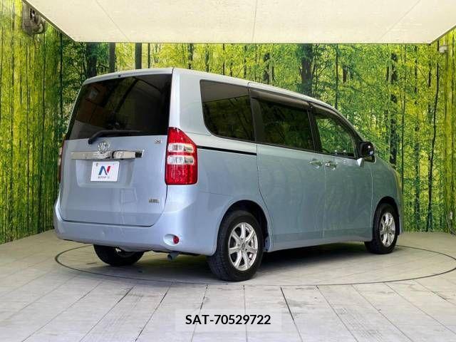 Toyota NOAH 2011-07 327497-3