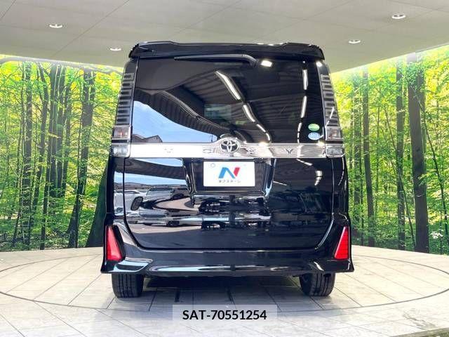 Toyota VOXY 2018-03 343395-15