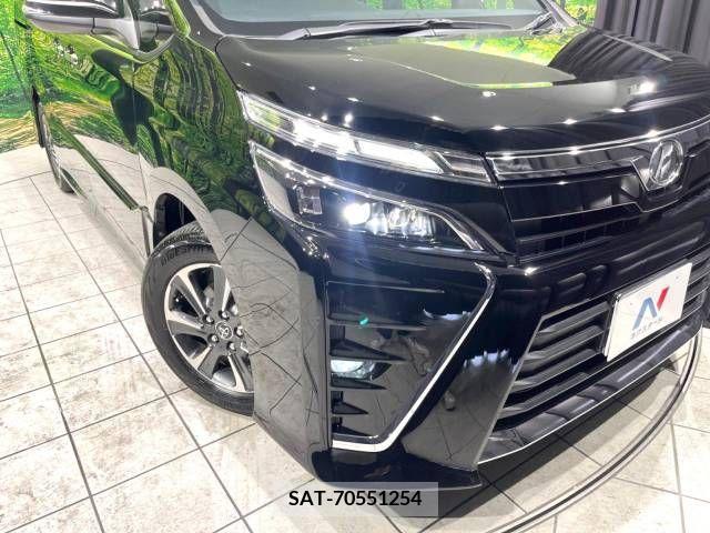 Toyota VOXY 2018-03 343395-12