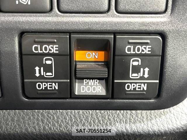 Toyota VOXY 2018-03 343395-4