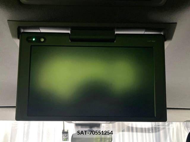 Toyota VOXY 2018-03 343395-3