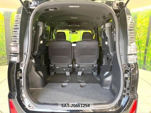 Toyota VOXY 2018-03 343395-10