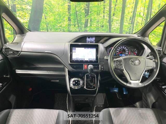 Toyota VOXY 2018-03 343395-1