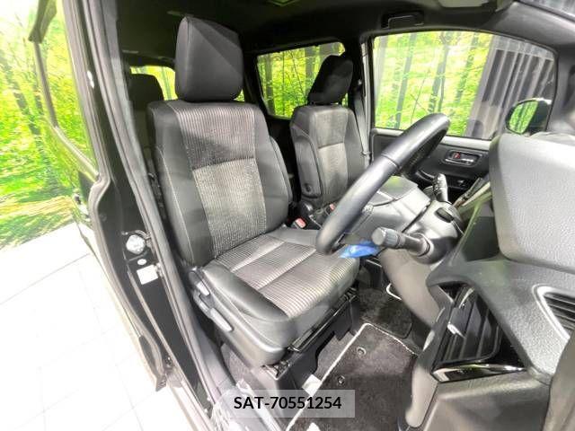 Toyota VOXY 2018-03 343395-8