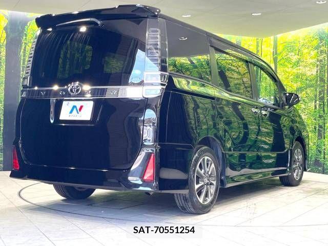 Toyota VOXY 2018-03 343395-17