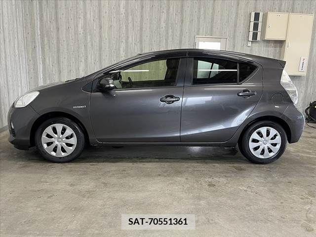 Toyota AQUA 2014-03 314006-11