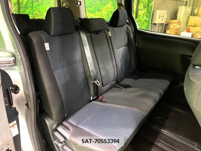 Toyota NOAH 2015-03 365115-8