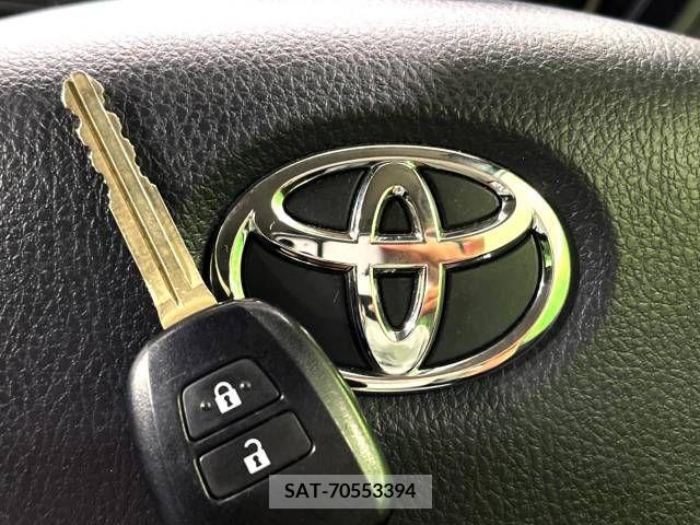 Toyota NOAH 2015-03 365115-6