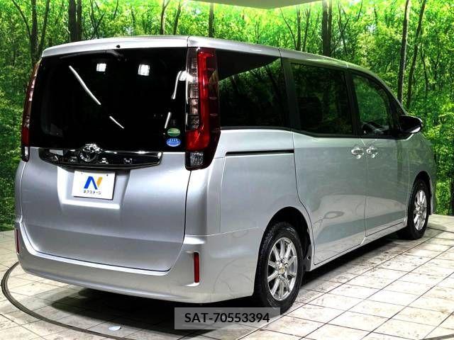 Toyota NOAH 2015-03 365115-17