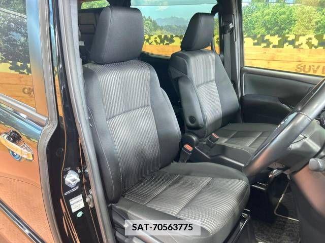 Toyota VOXY 2018-03 346368-8