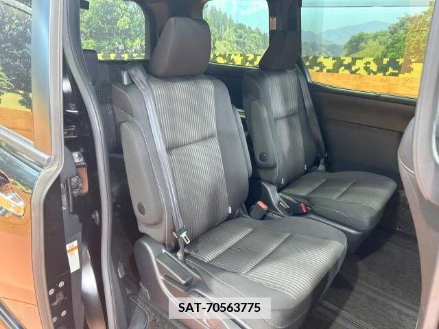 Toyota VOXY 2018-03 346368-9