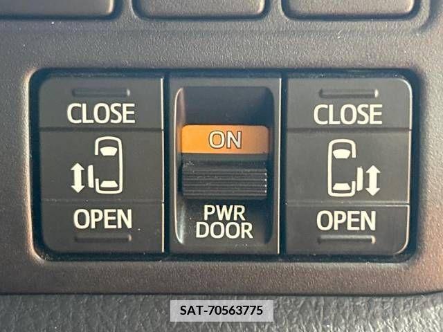 Toyota VOXY 2018-03 346368-5