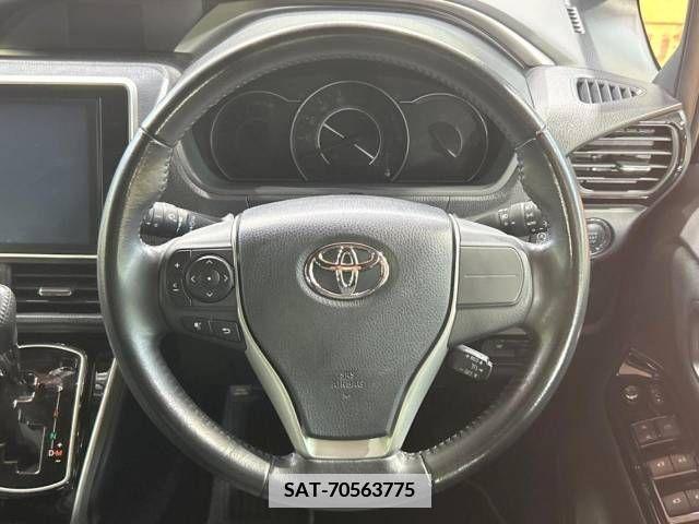 Toyota VOXY 2018-03 346368-11