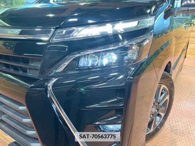 Toyota VOXY 2018-03 346368-12