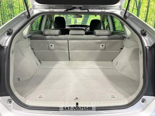 Toyota PRIUS 2011-11 379033-11