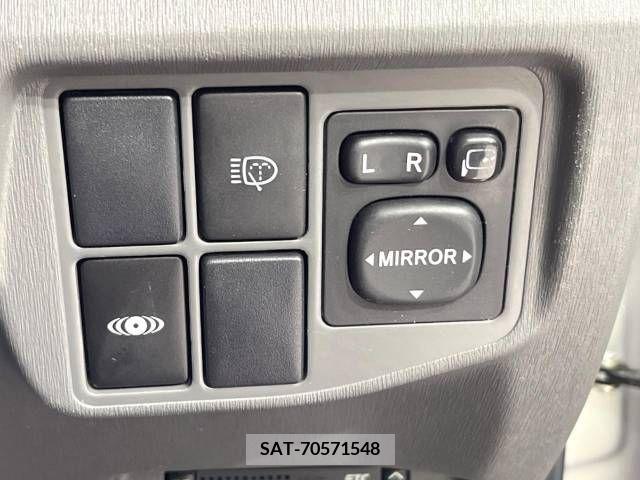 Toyota PRIUS 2011-11 379033-8