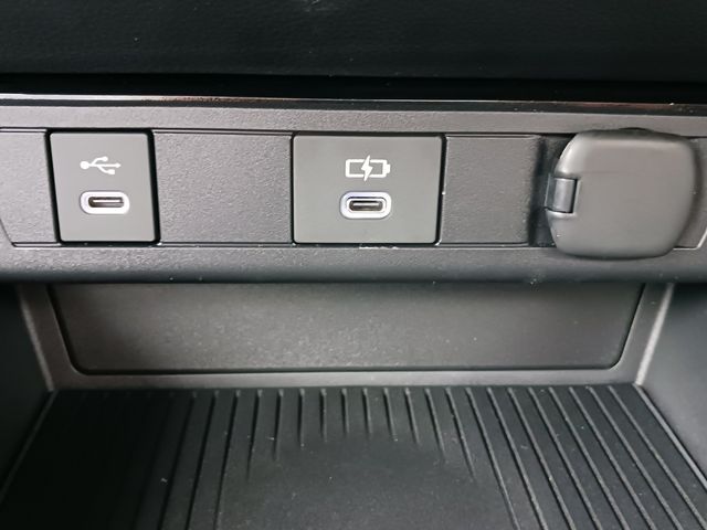 Toyota PRIUS 2023-02 182299-17