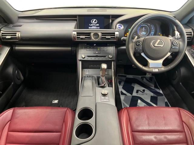 Lexus IS 2015-01 182196-1