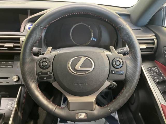 Lexus IS 2015-01 182196-11