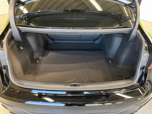 Lexus IS 2015-01 182196-10