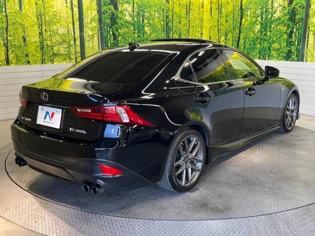 Lexus IS 2015-01 182196-17