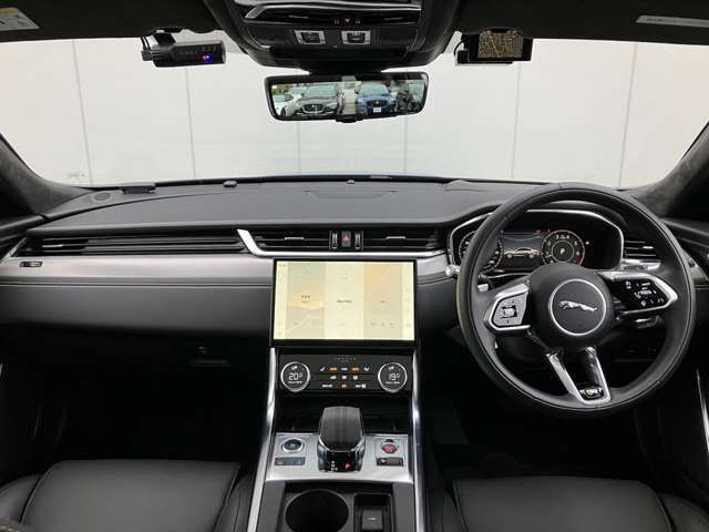 Jaguar XF 2021-06 7391-3