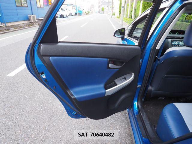Toyota PRIUS 2014-06 352559-13