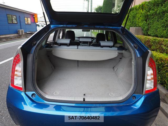 Toyota PRIUS 2014-06 352559-12
