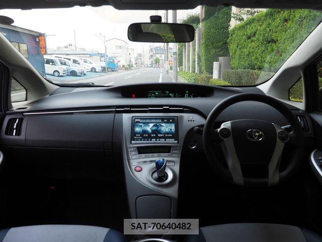 Toyota PRIUS 2014-06 352559-1