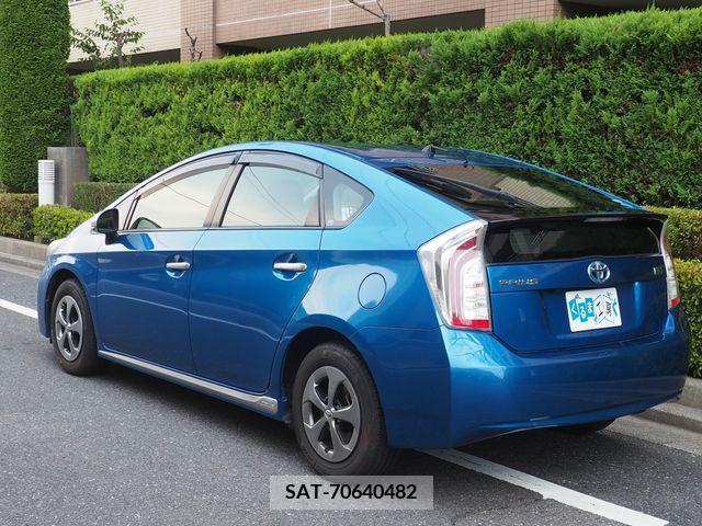 Toyota PRIUS 2014-06 352559-17