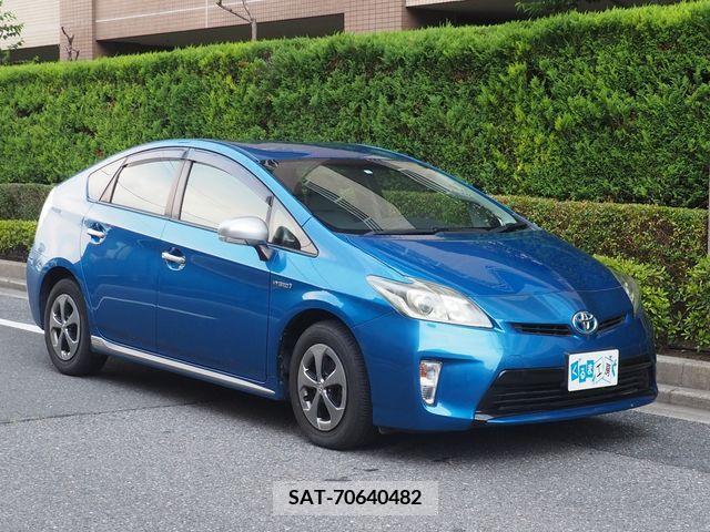 Toyota PRIUS 2014-06 352559-18