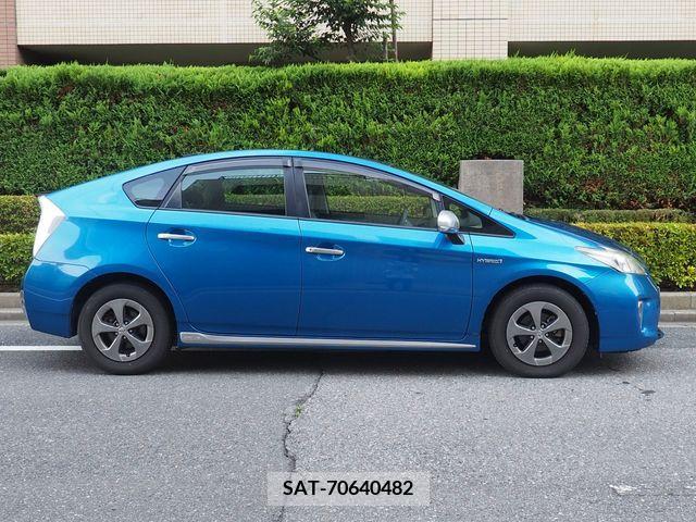 Toyota PRIUS 2014-06 352559-19