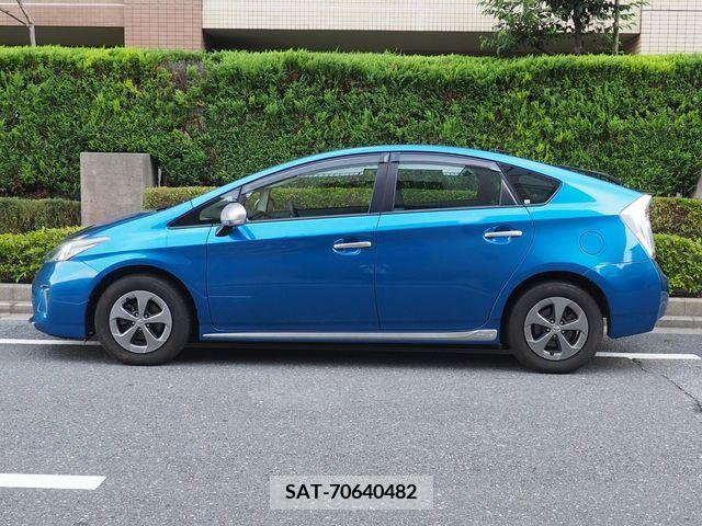 Toyota PRIUS 2014-06 352559-16