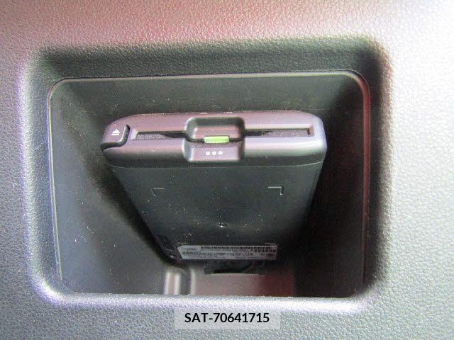 Toyota Pixis Mega 2019-01 204769-11