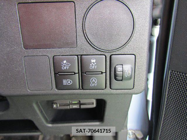 Toyota Pixis Mega 2019-01 204769-5