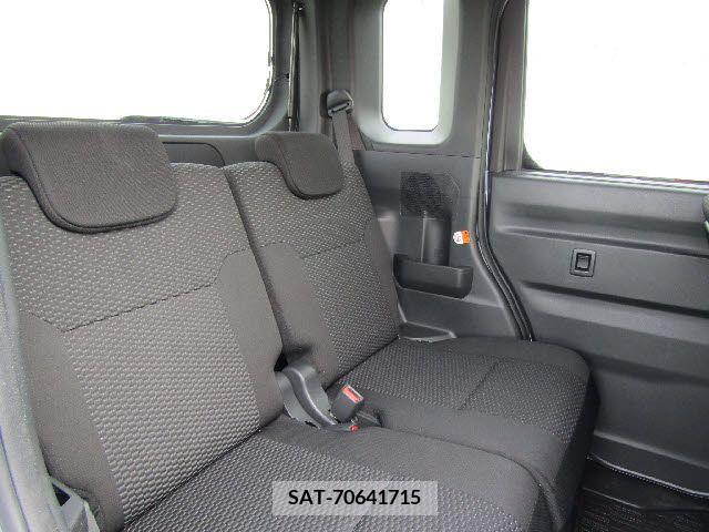 Toyota Pixis Mega 2019-01 204769-3