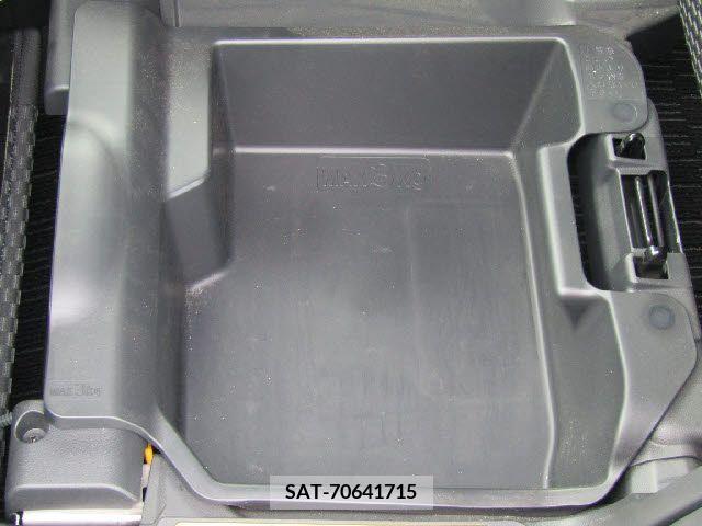 Toyota Pixis Mega 2019-01 204769-15