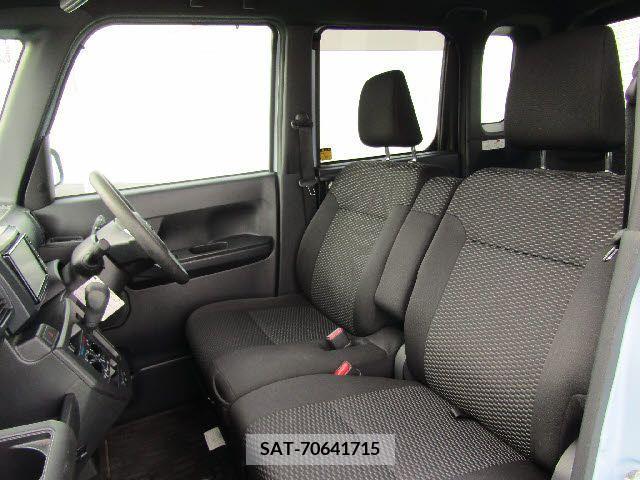 Toyota Pixis Mega 2019-01 204769-12