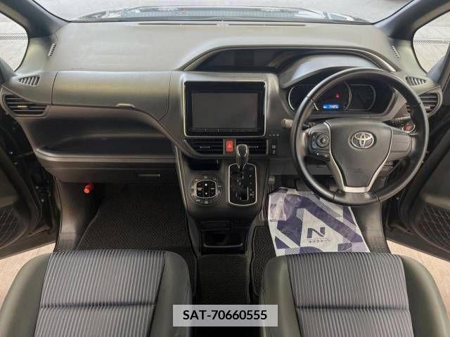 Toyota VOXY 2015-06 347157-1