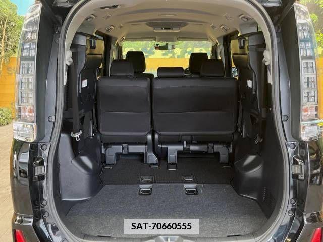 Toyota VOXY 2015-06 347157-11