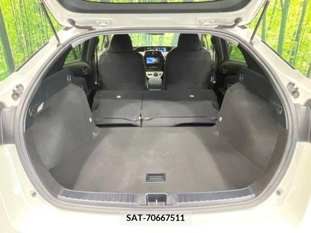 Toyota PRIUS 2016-09 281782-10