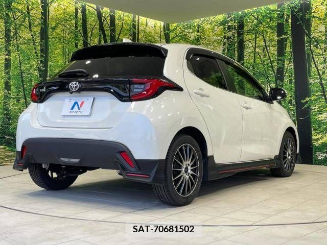 Toyota YARIS 2022-02 371466-17