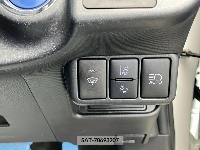 Toyota AQUA 2019-01 328313-5