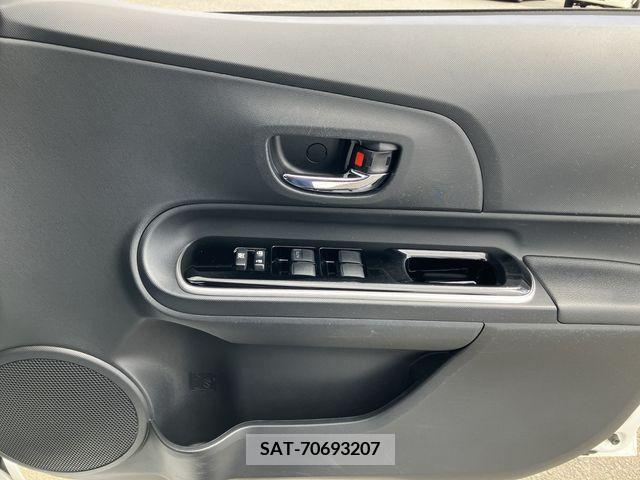 Toyota AQUA 2019-01 328313-11
