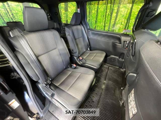 Toyota VOXY 2018-07 290993-9
