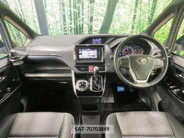 Toyota VOXY 2018-07 290993-1
