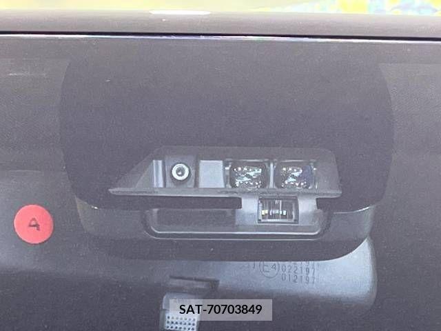 Toyota VOXY 2018-07 290993-5